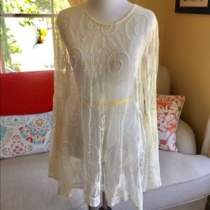 Beautiful flowing lace top with back zipper